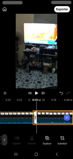 Linha do tempo mostrando o clipe duplicado adicionado e selecionado imediatamente após o original.