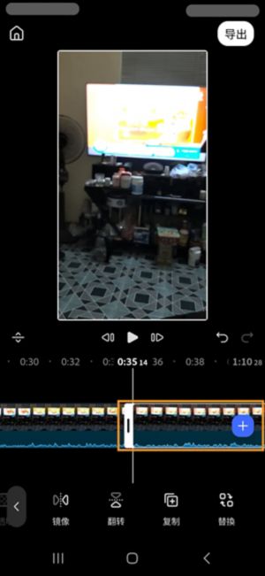 时间线显示复制的片段已添加并在原片段之后立即选中。