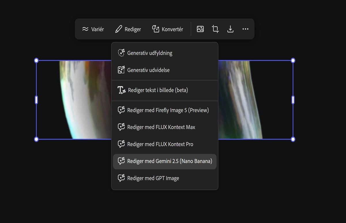 Billedet på lærredet er valgt, og i rullemenuen er Rediger med FLUX Kontext MAX valgt.