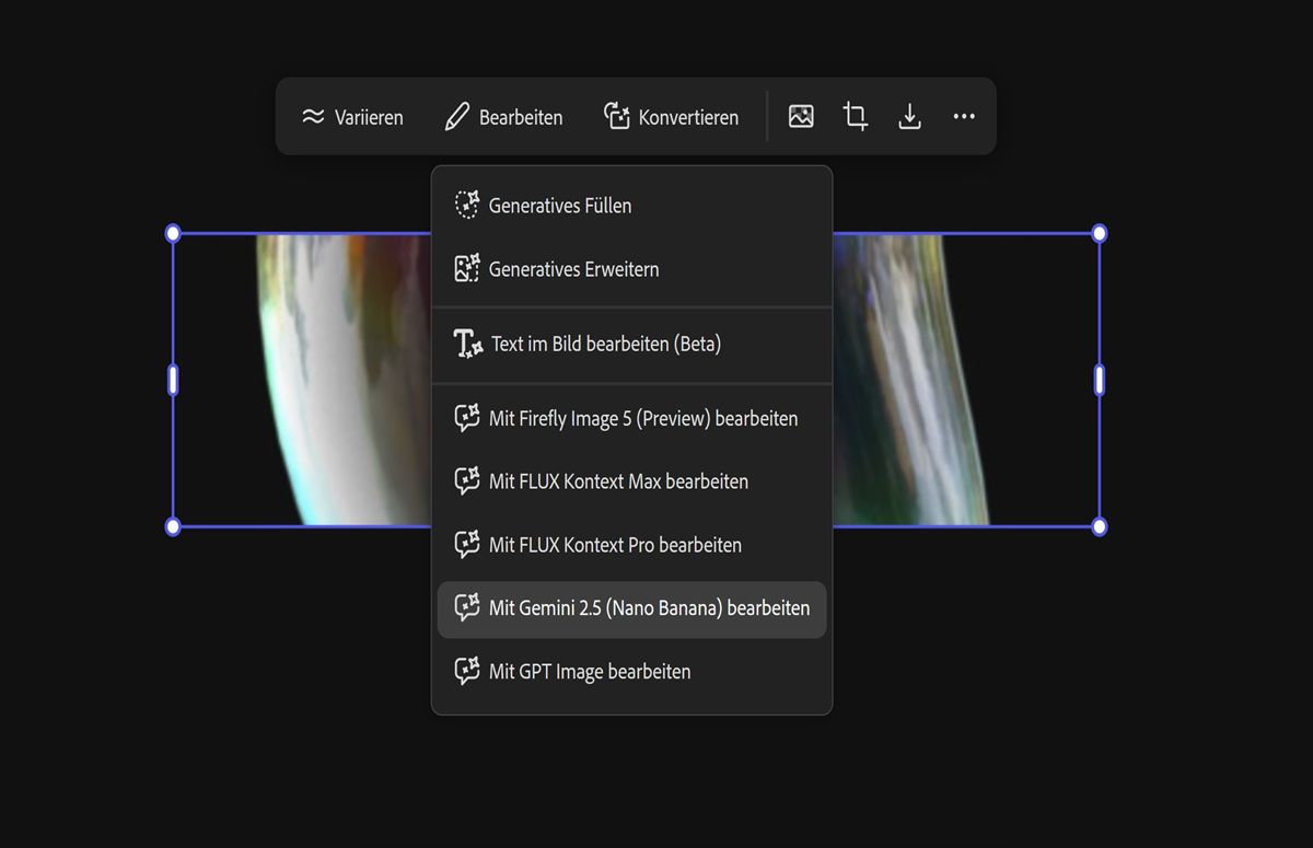 Das Bild auf der Arbeitsfläche ist ausgewählt. Im Dropdown-Menü ist „Mit FLUX-Kontext MAX bearbeiten“ ausgewählt.