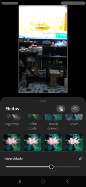 Efeito Easy Shake selecionado no painel Efeitos, com controle deslizante de Intensidade definido como 50.