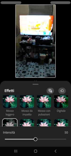 Pannello Effetti con un effetto glitch applicato alla clip e cursore Intensità impostato su 61.
