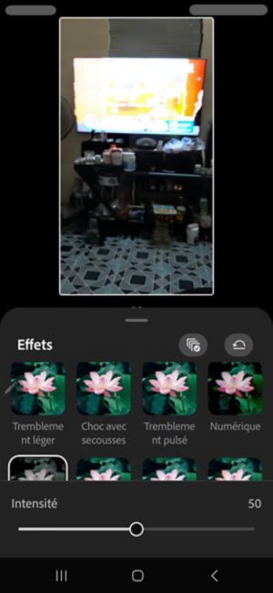 Panneau Effets avec un effet de glitch appliqué au clip et curseur Intensité réglé sur 61.