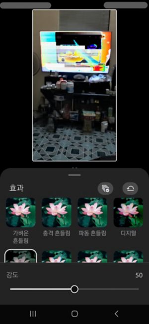 클립에 글리치 효과가 적용되고 강도 슬라이더가 61로 설정된 효과 패널입니다.