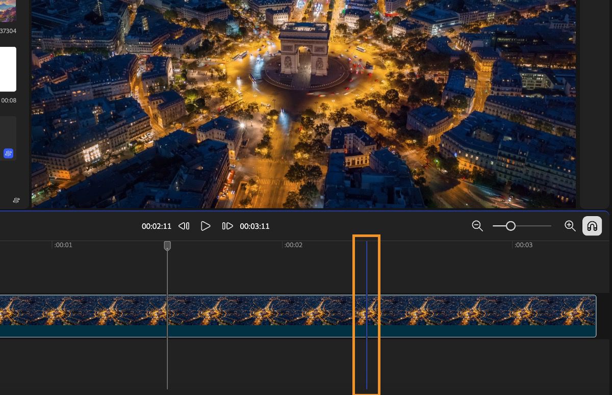 Aperçu de la vidéo à l’aide de l’outil Survol du montage. Le montage présente une tête de lecture et l’outil Survol du montage est mis en évidence.