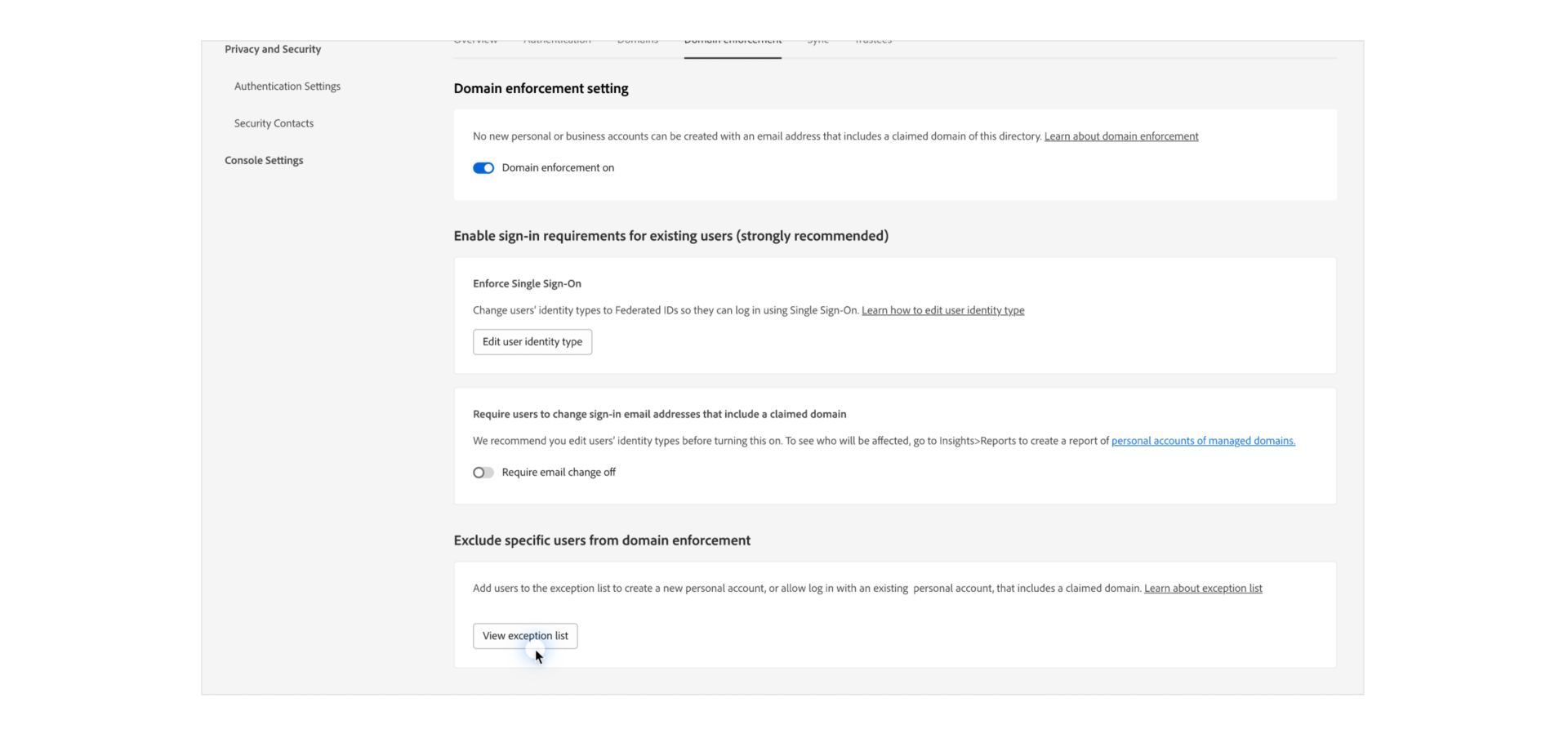 図は、Admin Console のドメインの強制オプションを示しています。ユーザーは、ドメインの強制を有効にしたり、ログインメールの変更を既存のユーザーに要求したり、特定のユーザーを強制から除外したりすることができます。
