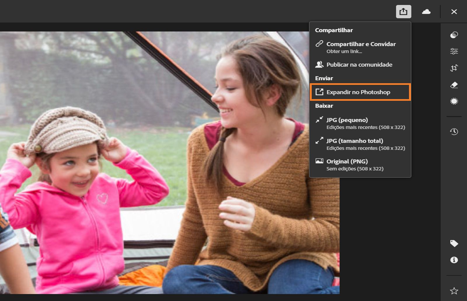 Uma imagem de um garoto e uma garota é aberta no Lightroom na Web onde o menu Expandir no Photoshop está selecionado.