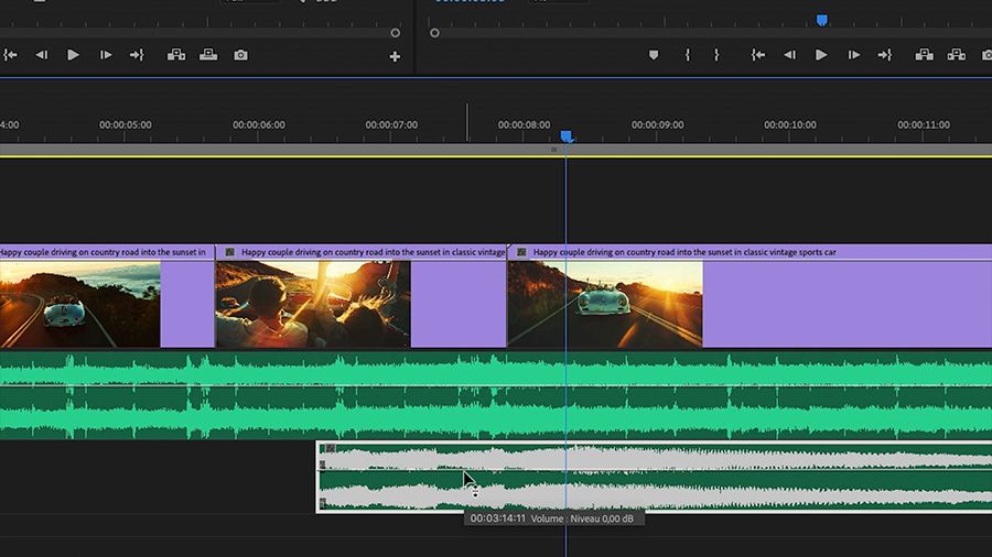 Une ressource musicale est en cours de montage en piste A2, en dessous d’une piste audio identique et du montage de la vidéo du cabriolet.