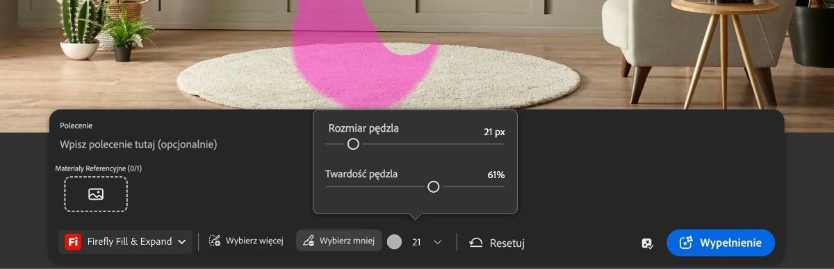 Kontrolki pędzla są otwarte i dostępne są opcje zmiany rozmiaru i twardości pędzla.