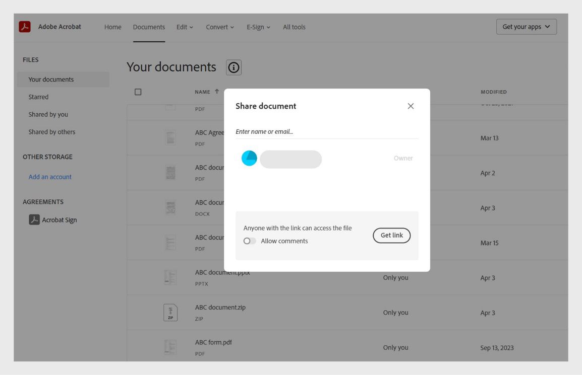 Nagpapakita ang Share document dialog ng field para ilagay ang pangalan ng tatanggap, mag-toggle para i-Allow comments, at ang Get link button.
