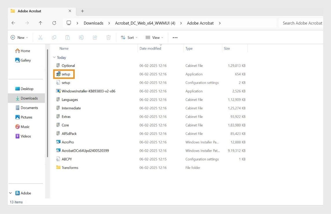 Отображаются компоненты файла установщика Adobe Acrobat, а файл установки выделен оранжевым цветом., Изображение