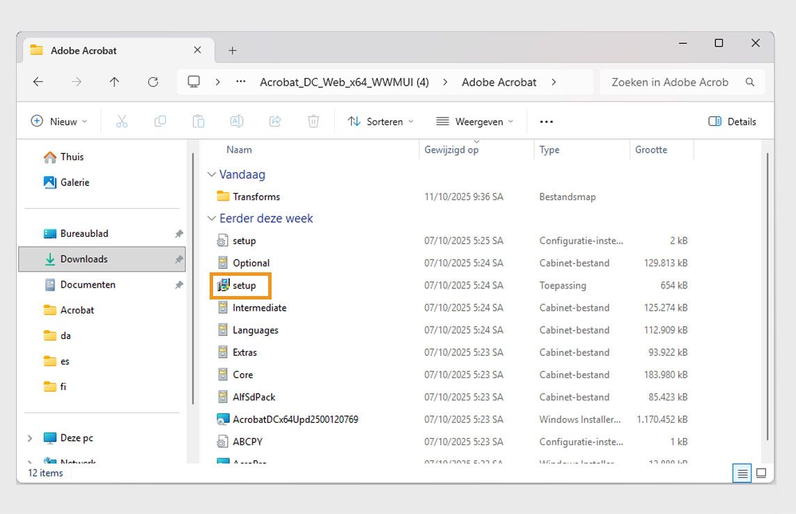 De onderdelen van het Adobe Acrobat-installatiebestand worden weergegeven en het installatiebestand is oranje gemarkeerd. Afbeelding