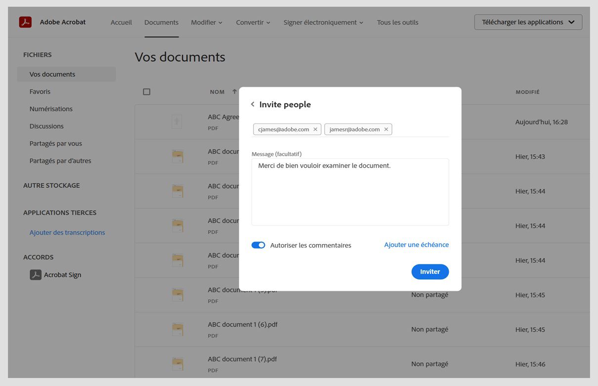 La boîte de dialogue Inviter des membres affiche les adresses e-mail des membres invités, le champ Message, le bouton bascule Autoriser les commentaires et le bouton Inviter.