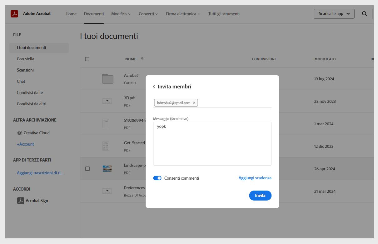 Finestra di dialogo Invita membri che mostra gli indirizzi e-mail degli invitati, il campo Messaggio, il pulsante Consenti commenti e il pulsante Invita.