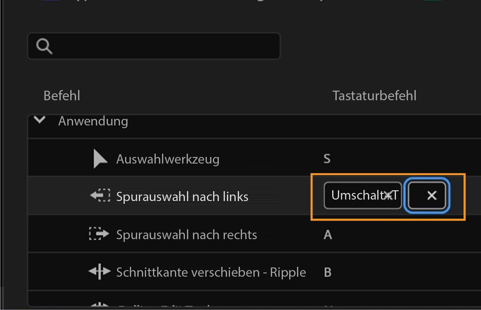 Das Bedienfeld zeigt Tastaturbefehle in Premiere Pro an, wobei du Tastenkombinationen wie „Umschalttaste+T“ für das Werkzeug „Spurauswahl nach links“ anzeigen, festlegen oder entfernen kannst.