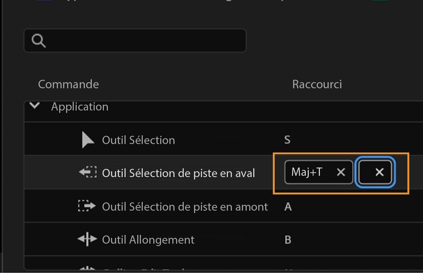 Le panneau affiche les raccourcis clavier dans Premiere Pro, où vous pouvez afficher, définir ou supprimer des touches comme Maj + T pour l’outil Sélection de piste en aval.