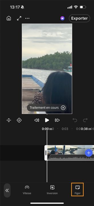 Un clip sur le montage, avec le bouton Geler mis en évidence dans la barre d'outils.