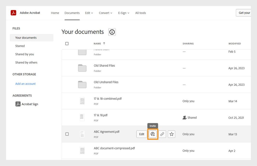 Ipinakikita ng Documents tab ang listahan ng mga dokumento. Kapag nag-hover sa pangalan ng dokumento, makikita ang Share at iba pang tool icon.