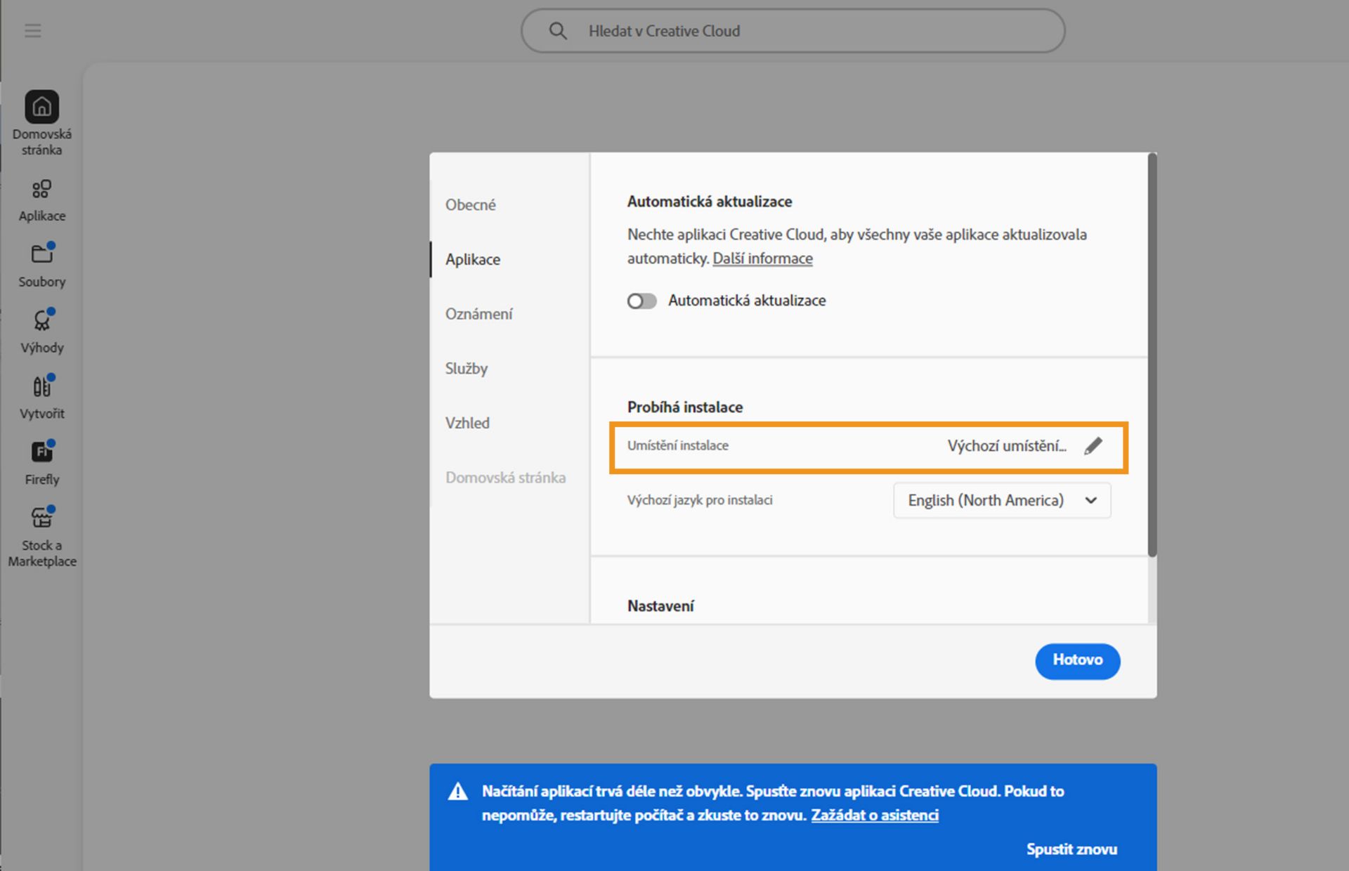 Panel předvoleb Adobe Creative Cloud otevřený na kartě Aplikace, zvýrazňující sekci Instalace, kde uživatelé mohou nastavit výchozí umístění instalace.