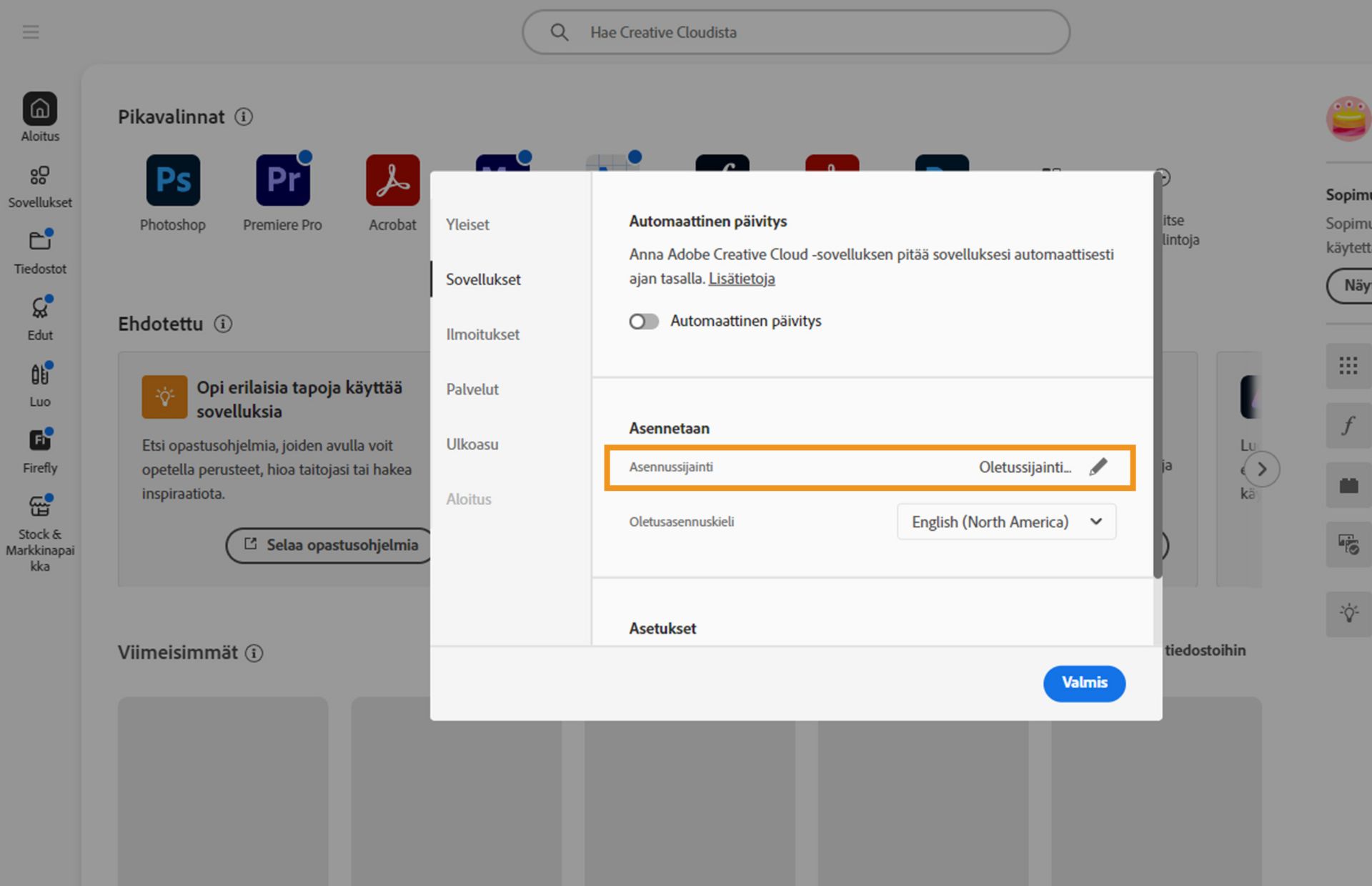 Adobe Creative Cloud -asetusten paneeli auki ”Sovellukset”-välilehdellä, jossa on korostettuna ”Asennetaan”-osio, jossa käyttäjät voivat asettaa oletusasennussijainnin.