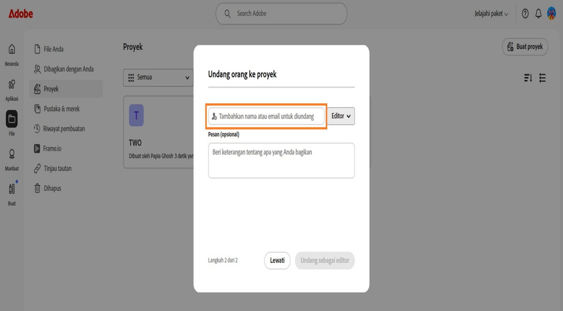 Ruang untuk menambahkan orang atau grup, yang disorot dalam kotak dialog, memungkinkan Anda membagikan proyek dengan orang lain. 