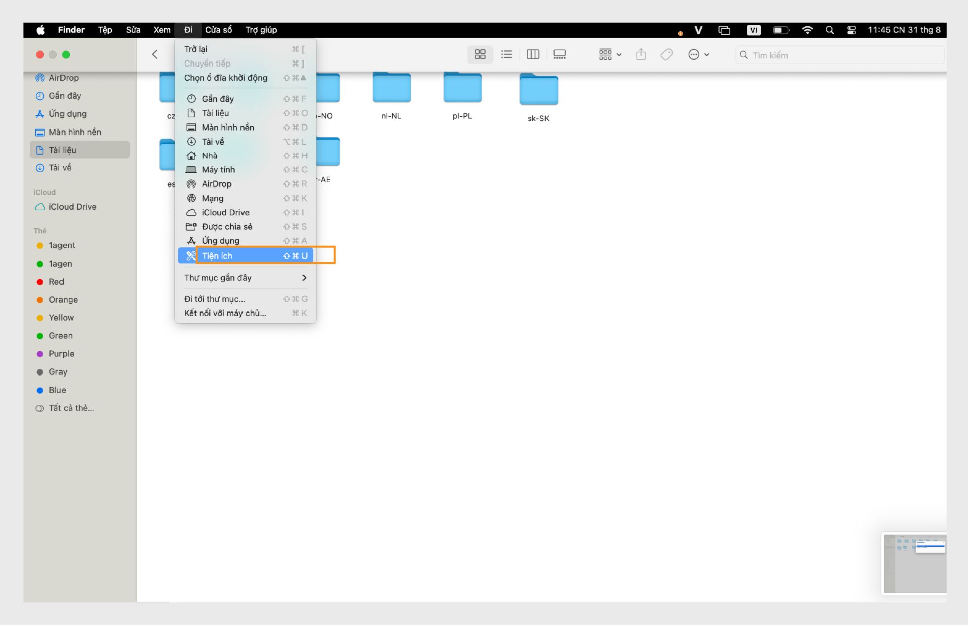 Cửa sổ Finder của macOS làm nổi bật thư mục Tiện ích trong thanh bên trái.