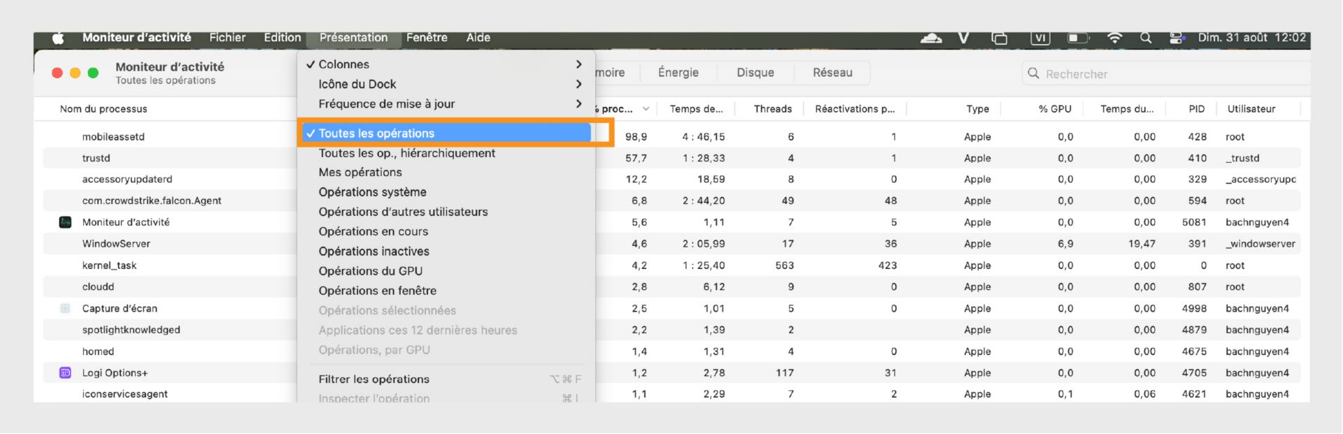 Fenêtre du Finder de macOS avec l’option de menu Présentation en surbrillance, affichant les mesures de performance, y compris l’utilisation du processeur, de la mémoire, du disque et du réseau.