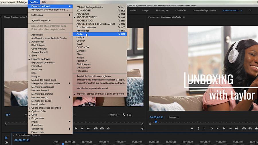 Dans Premiere Pro, l’option Fenêtre > Espace de travail > Audio est sélectionnée, et l’image dans les moniteurs représente une jeune Africaine-américaine portant un casque audio sur un canapé.