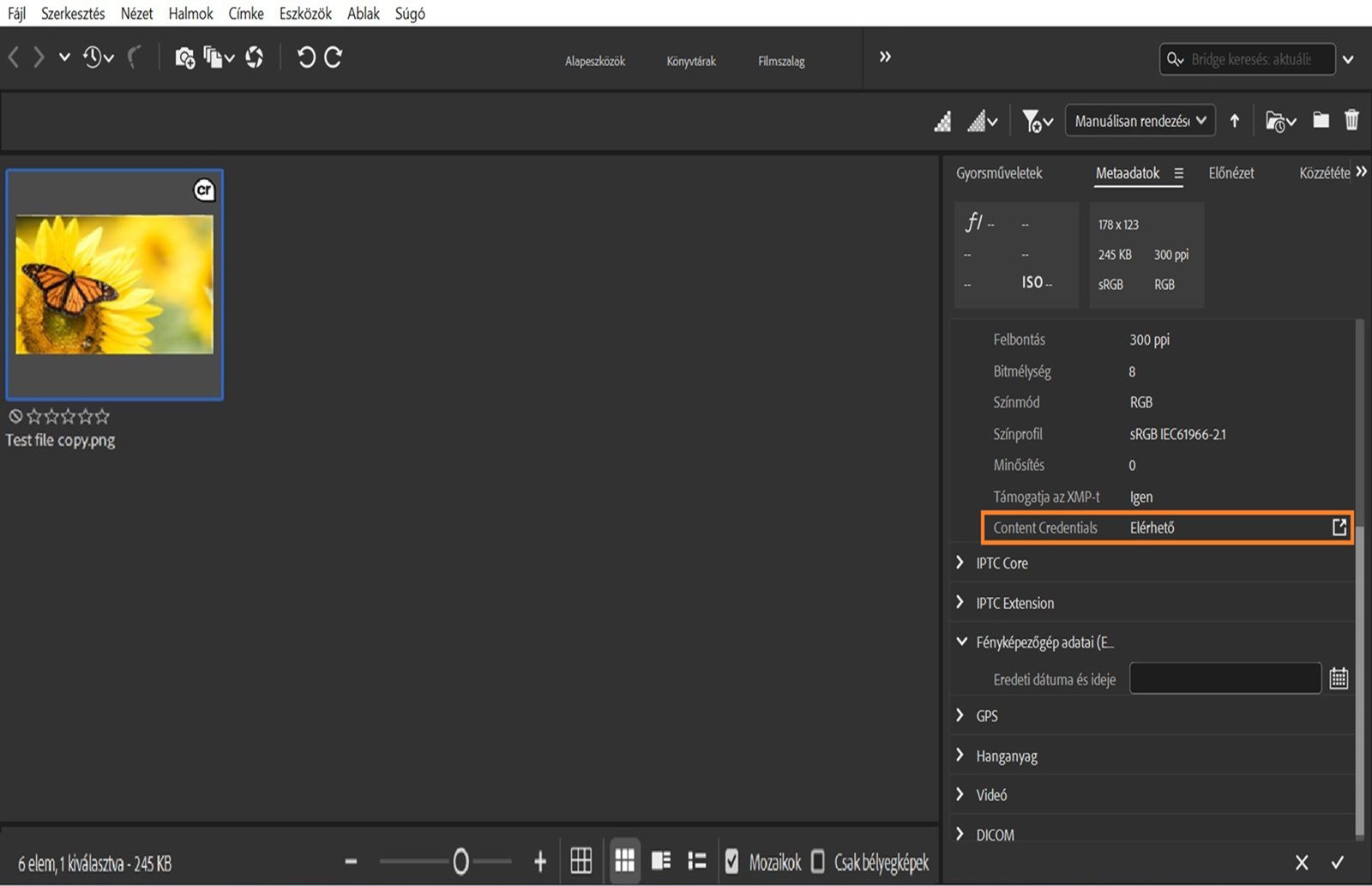 A Bridge alkalmazásban nyitva a Tartalom panel, amelyen a Content Credentials-adatok funkcióval engedélyezett kellék látható. A Metaadatok panel a képernyő jobb oldalán található, amelyen kiemelve látható a Content Credentials-adatok funkció állapota.