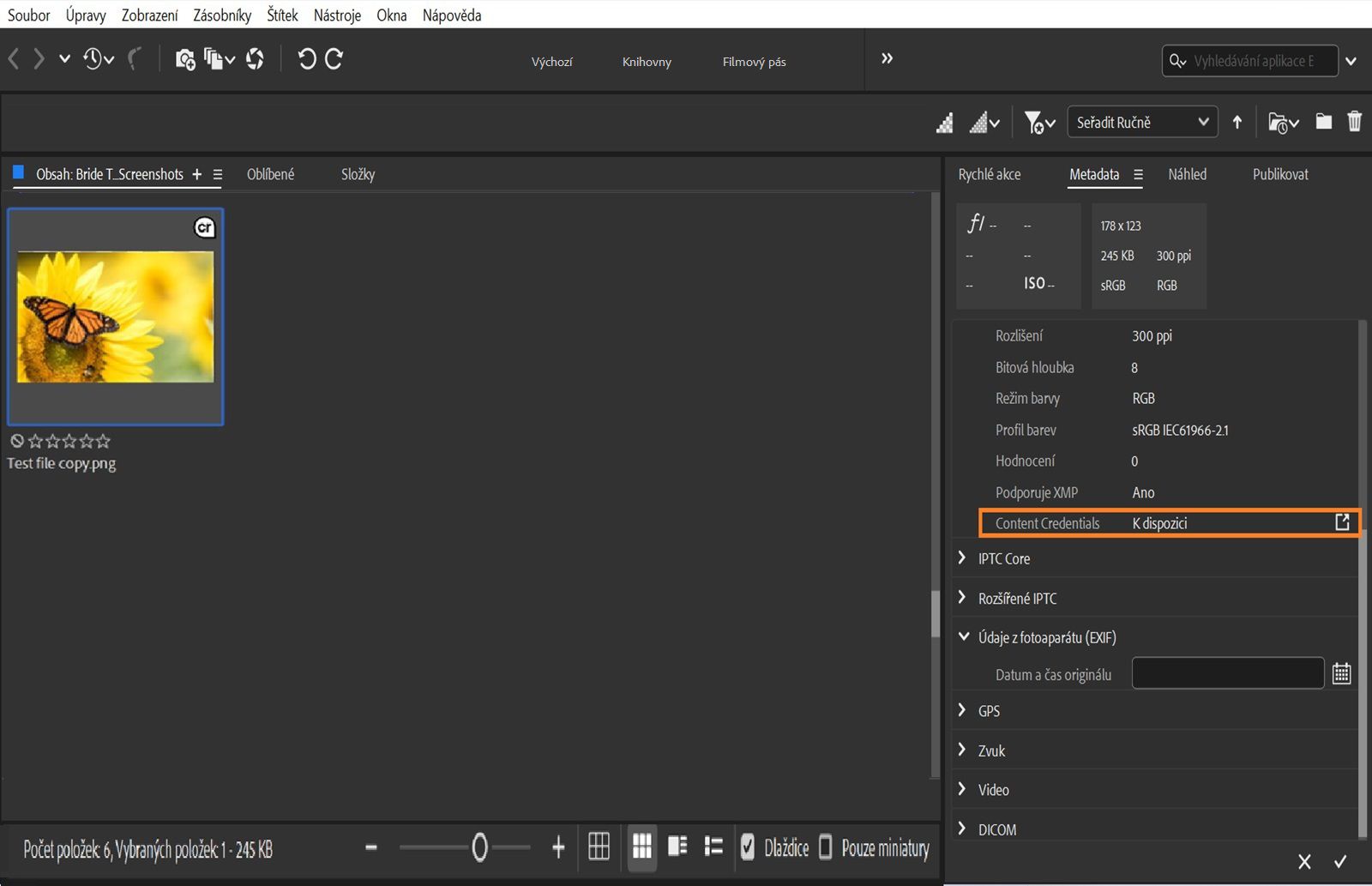 V aplikaci Bridge je otevřen panel Obsah zobrazující soubor se zapnutými Content Credentials. Na pravé straně obrazovky je zobrazen panel metadat zvýrazňující stav Content Credentials.