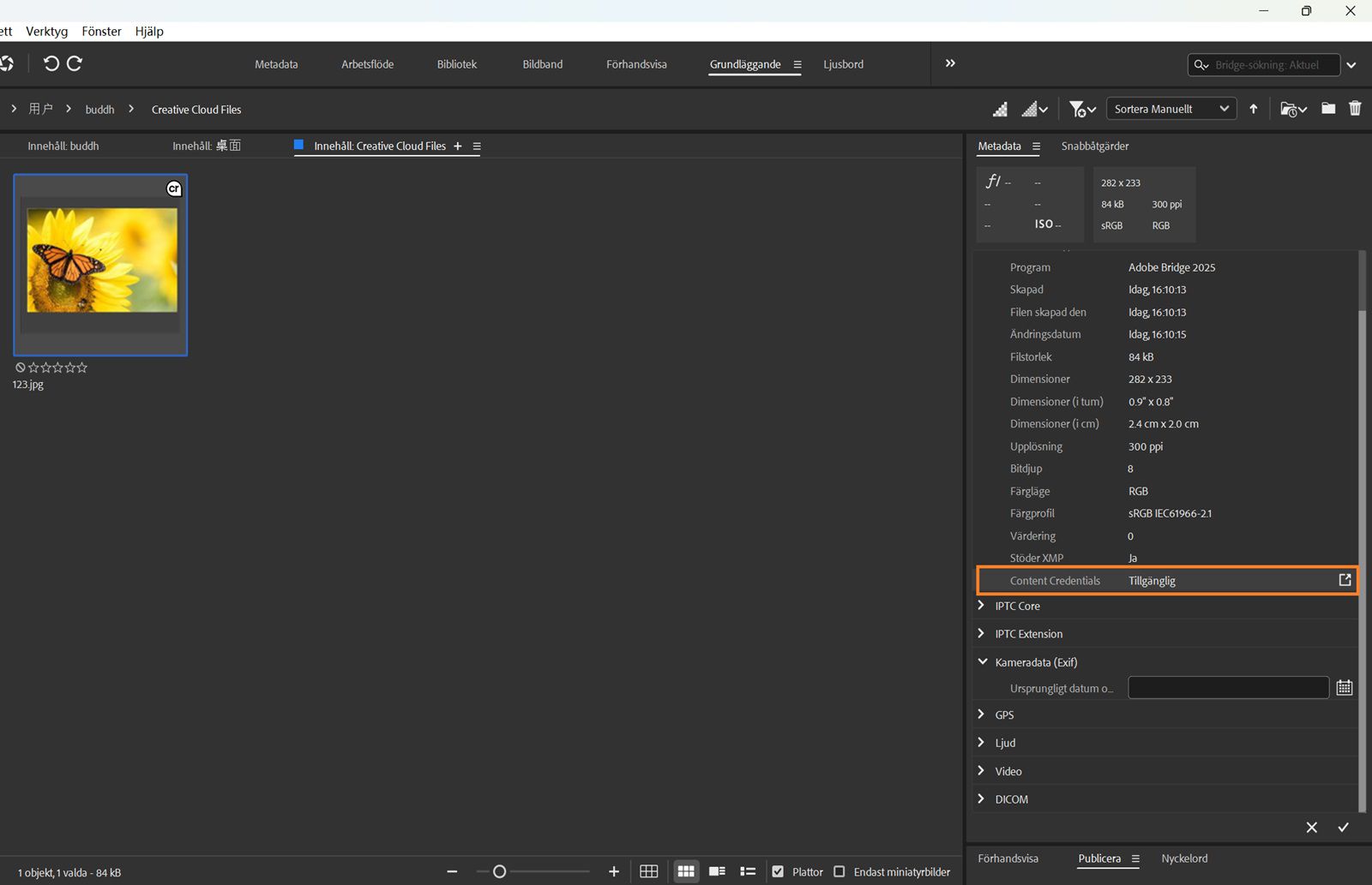 Panelen Innehåll öppnas i Bridge och visar resursen som har aktiverats med Content Credentials. Panelen Metadata visas till höger på skärmen och visar Content Credentials-status.