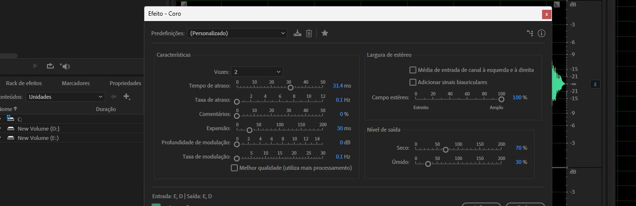A caixa de diálogo “Coro” está aberta, com opções como “Vozes”, “Tempo de atraso” e “Taxa de atraso” disponíveis para ajustar o clipe selecionado.