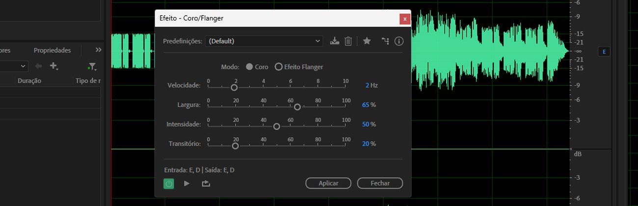 A caixa de diálogo do efeito “Coro/Flangeador” está aberta, com opções como “Velocidade”, “Largura”, “Intensidade” e “Transitoriedade” disponíveis para ajustar o clipe de áudio selecionado.