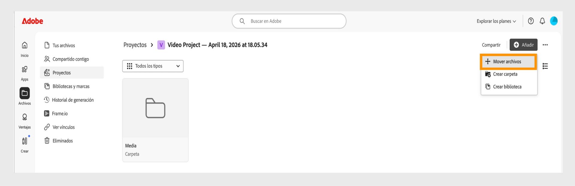 Interfaz de Adobe mostrando el espacio de trabajo "Proyectos". El menú "Añadir" está expandido con la opción "Mover archivos" resaltada, junto a "Crear carpeta" y "Crear biblioteca".