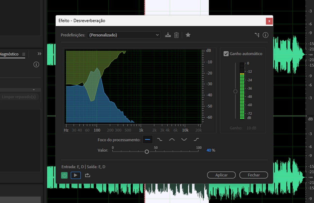 A caixa de diálogo do efeito DeReverb está aberta, com opções para estimar o perfil de reverberação e ajustar a quantidade de reverberação.