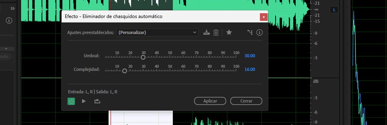 El cuadro de diálogo del efecto Automatic Click Remover está abierto, y options como umbral y Complexity están disponibles para su uso.