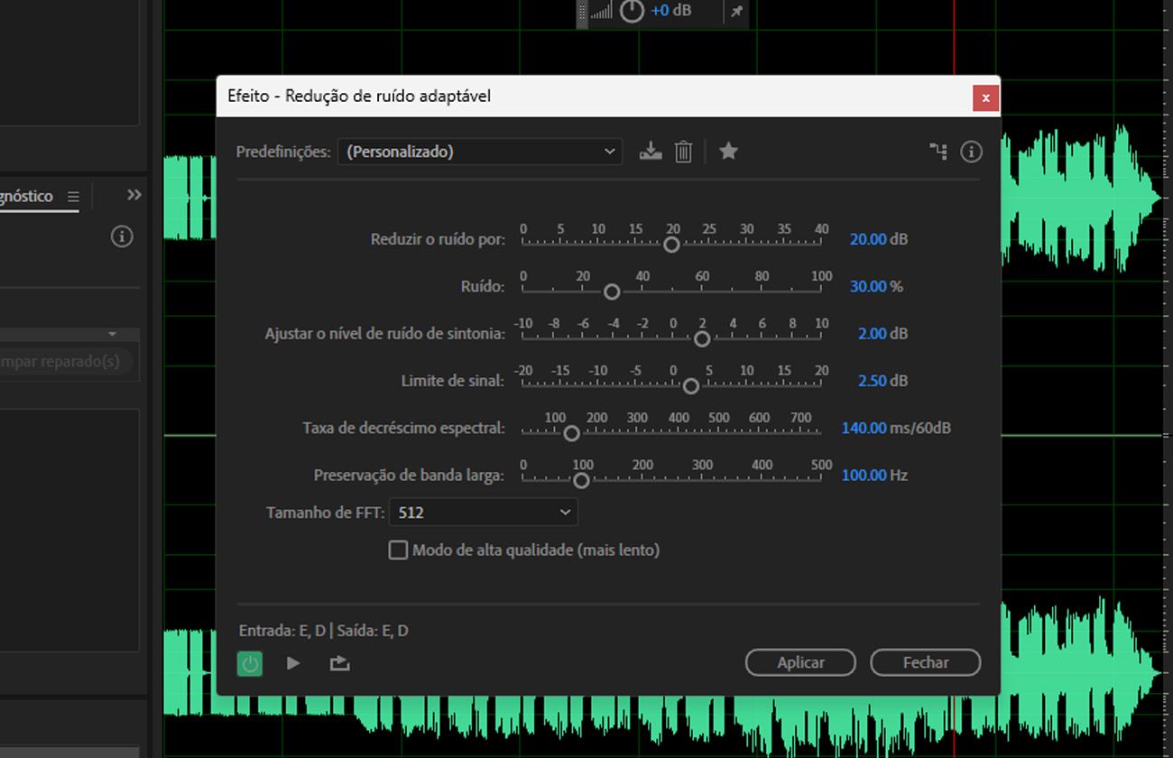 A caixa de diálogo do efeito “Redução de ruído adaptativa” está aberta, com opções como “Reduzir ruído por”, “Nível de ruído” e “Ajuste fino do piso de ruído” disponíveis para uso.