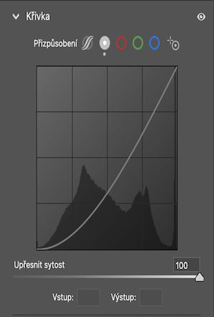 Posuvník Upřesnit sytost nastavený na 100 (ve výchozím nastavení) v Bodové křivce. 