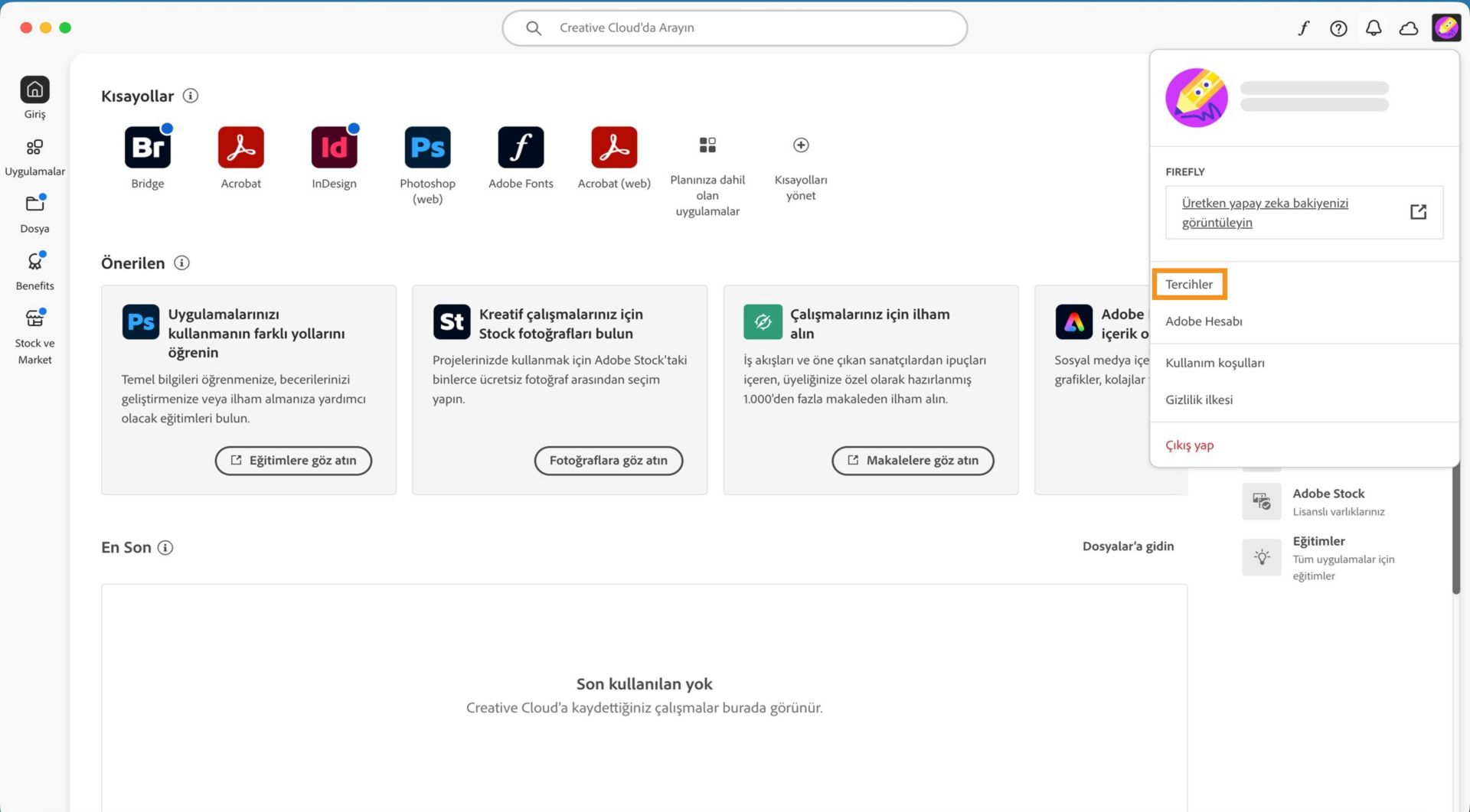 Hesap açılır menüsünde Tercihler, Çıkış Yap ve Adobe Hesabı gibi seçenekler gösterilir. 