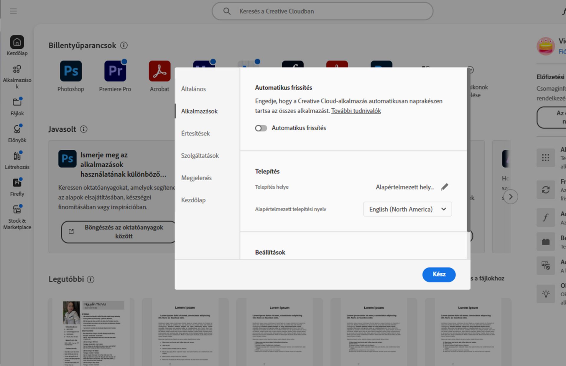 Az Adobe Creative Cloud beállítások panel megnyitva a „Nyelv&quot; fülön, kiemelve az alapértelmezett alkalmazástelepítési nyelv beállításának lehetőségét.