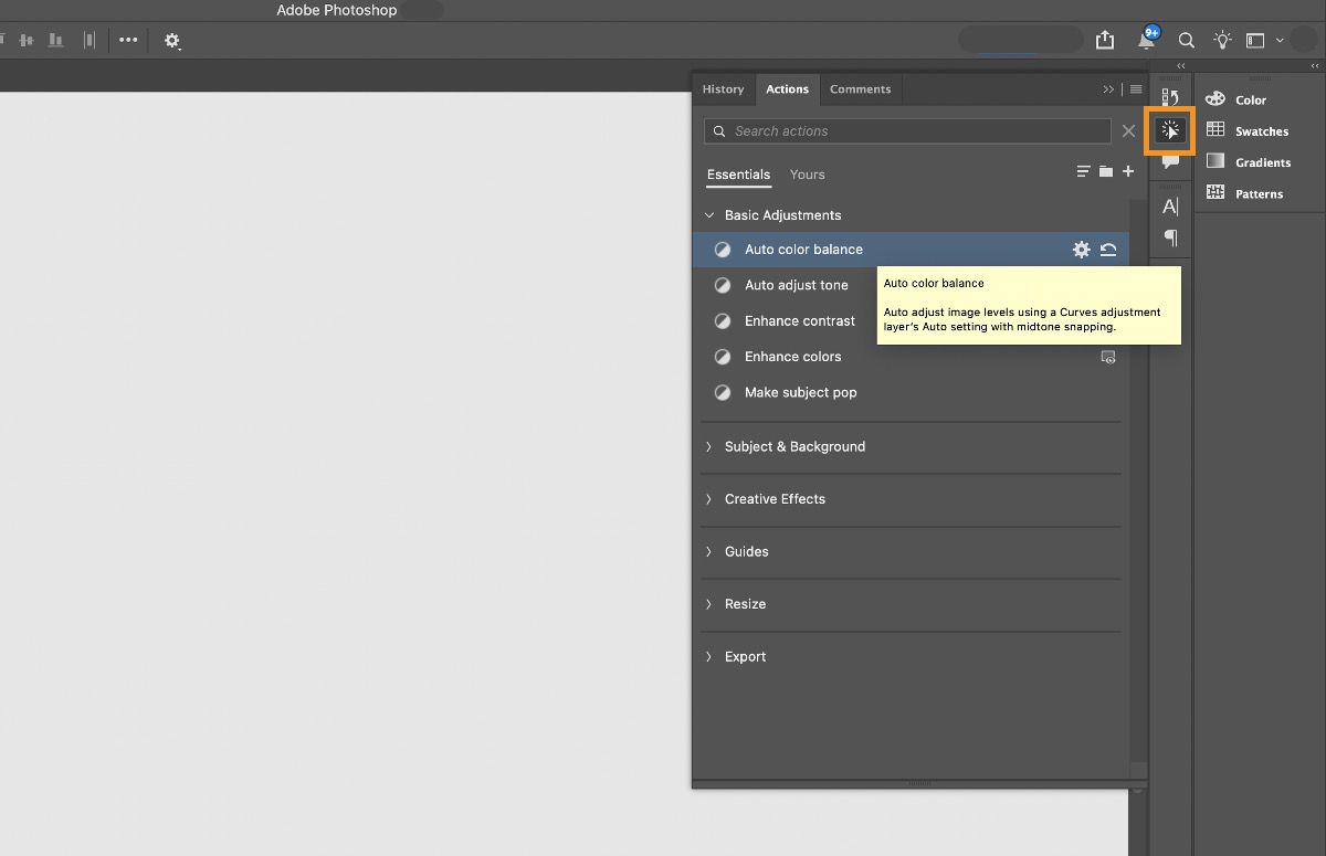 Eylemler panelinde seçili bir eylemin ve sağ taraftaki Özellikler panelinde bu eylemin ayarlarının gösterildiği Photoshop çalışma alanı.