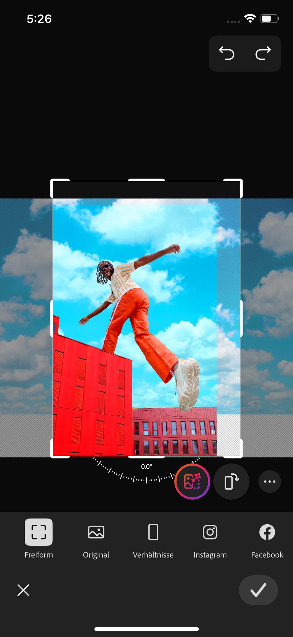 Das Bedienfeld für die Größe wird geöffnet. Es enthält Optionen zum Anpassen der Größe und zum Erweitern der Arbeitsfläche, sodass du mit „Generatives Erweitern“ neue Inhalte hinzufügen kannst.