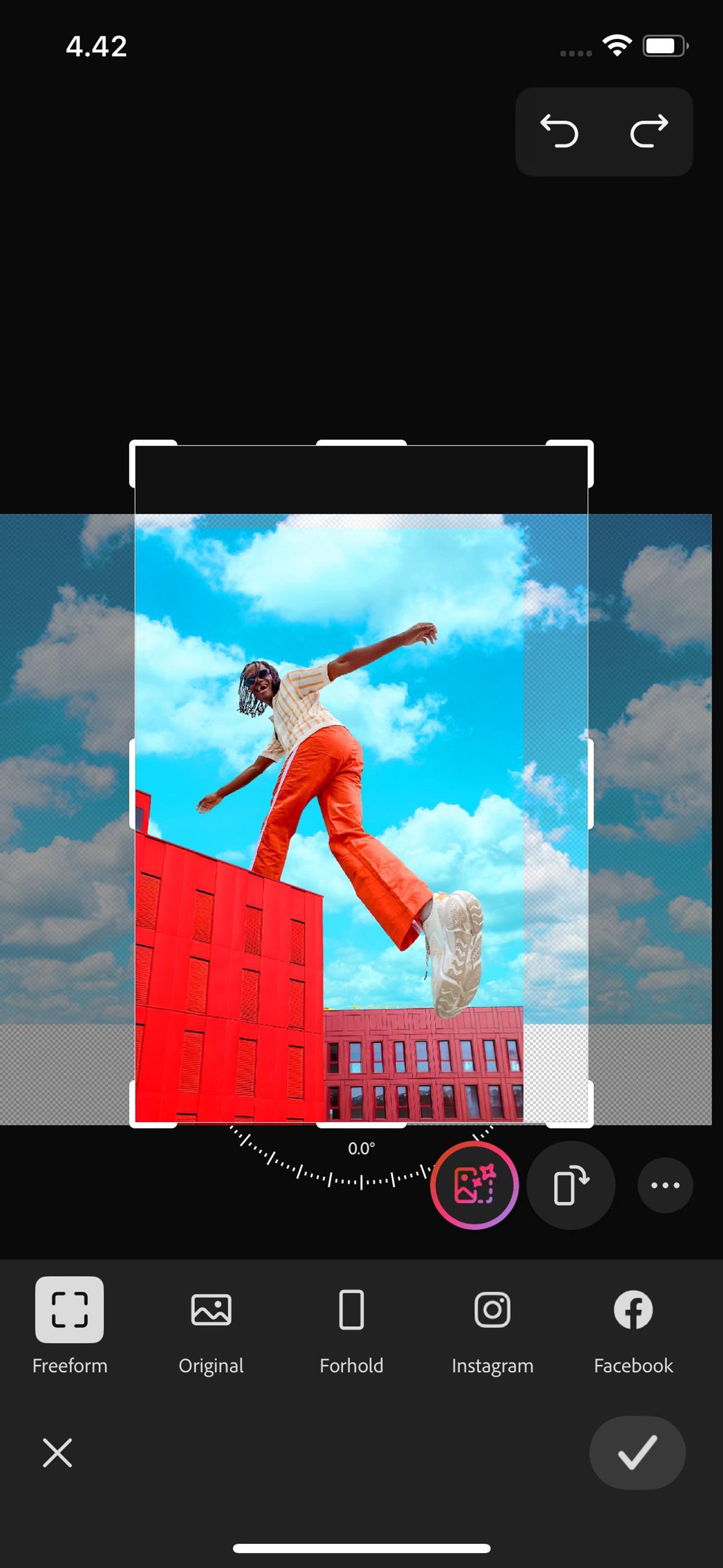 Panelet Størrelse åbnes og viser indstillinger til at justere størrelsen og udvide lærredet for at tilføje nyt indhold ved hjælp af Generativ udvidelse.