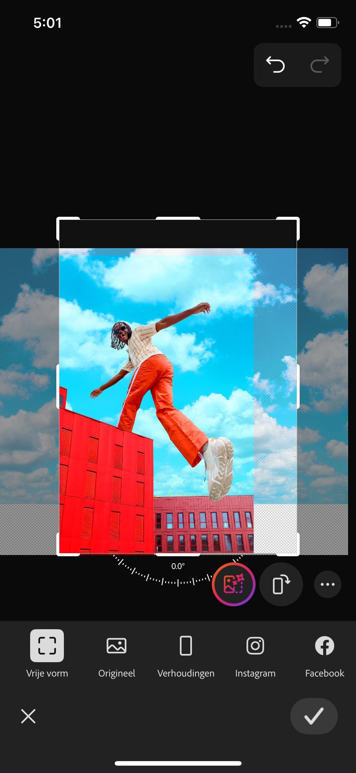 Het deelvenster Grootte wordt geopend met opties om de grootte aan te passen en het canvas uit te breiden om nieuwe inhoud toe te voegen door middel van Generatief uitbreiden.