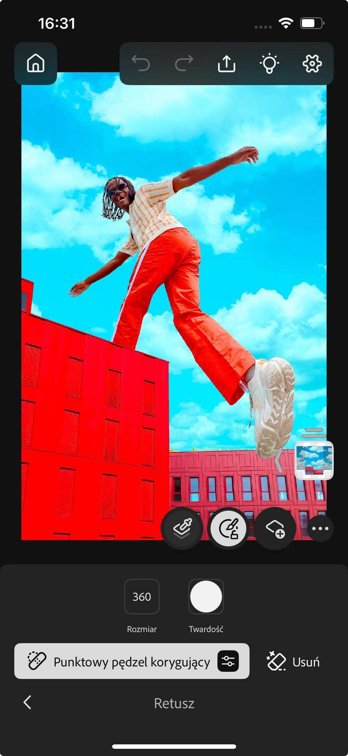 Otwórz panel Retuszowanie, który zawiera opcje usuwania plam, rozjaśniania, ściemniania i inne.