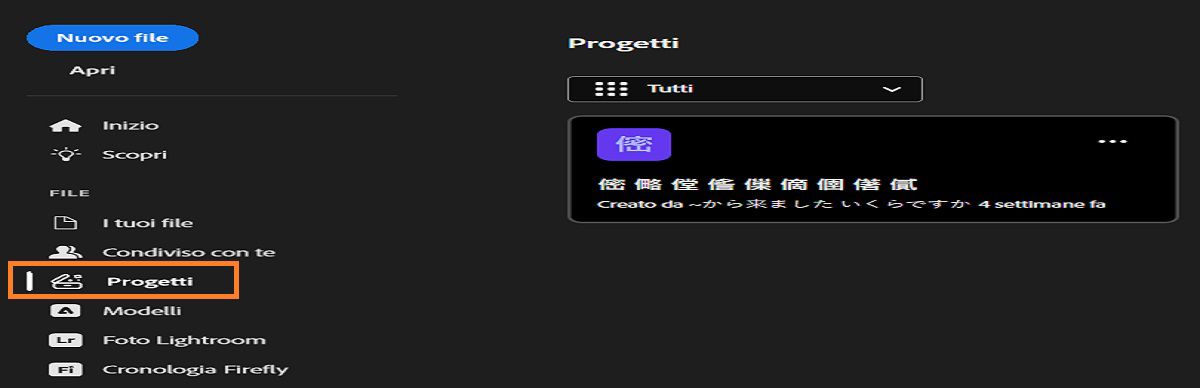 L'area di lavoro Progetti di Photoshop mostra la barra laterale sinistra con opzioni come Home, Impara, I tuoi file, Condivisi con te, Progetti, Lightroom Photos, Cronologia Firefly ed Eliminati. L'area principale mostra una scheda progetto sfocata. 