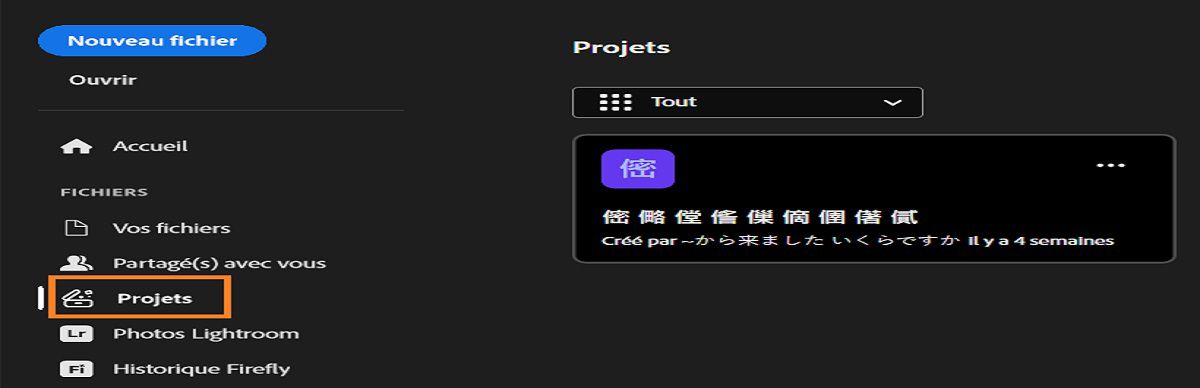 Espace de travail Projets de Photoshop affichant la barre latérale gauche avec des options telles qu’Accueil, Formation, Vos fichiers, Partagé(s) avec vous, Projets, Photos Lightroom, Historique Firefly et Supprimés. La zone principale affiche une carte de projet qui est floue. 