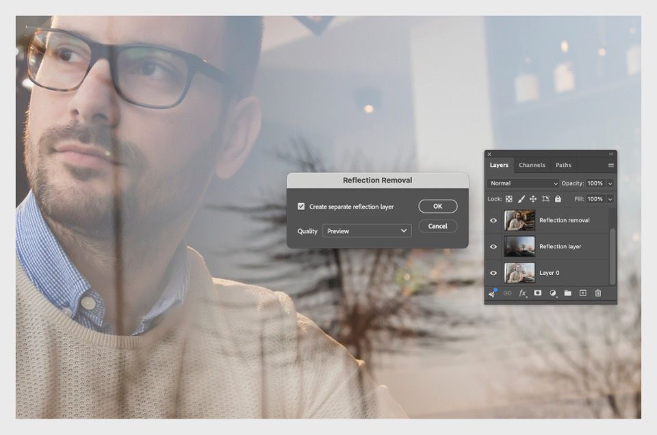 Dialoogvenster Reflectie verwijderen in Photoshop met Aparte reflectielaag maken geselecteerd en Kwaliteit ingesteld op Voorvertoning, met het deelvenster Lagen dat een schone afbeeldingslaag, een reflectielaag en de oorspronkelijke afbeeldingslaag weergeeft.