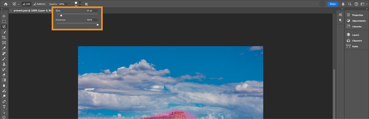 เมื่อทำงานกับเครื่องมือแปรงส่วนที่เลือก ให้เปลี่ยนความหนาและความทึบของแปรงจากแถบตัวเลือก