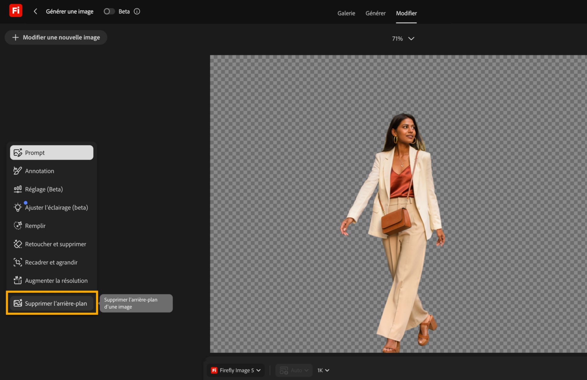 L’éditeur d’images Adobe Firefly affiche une femme en tailleur crème isolée sur un arrière-plan transparent, avec l’outil « Supprimer l’arrière-plan » mis en évidence dans le panneau de gauche.